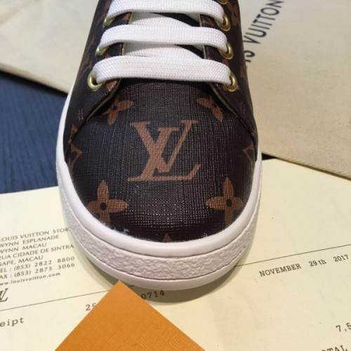 l0*is-V*t0n-sneakers-13